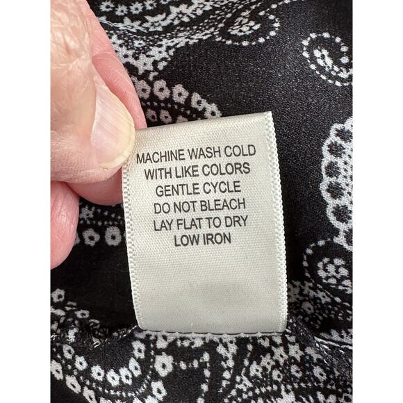 Floral & Ivy Black & White Blouse Sz 1X Paisley Print Button Up V-Neck - Picture 14 of 14